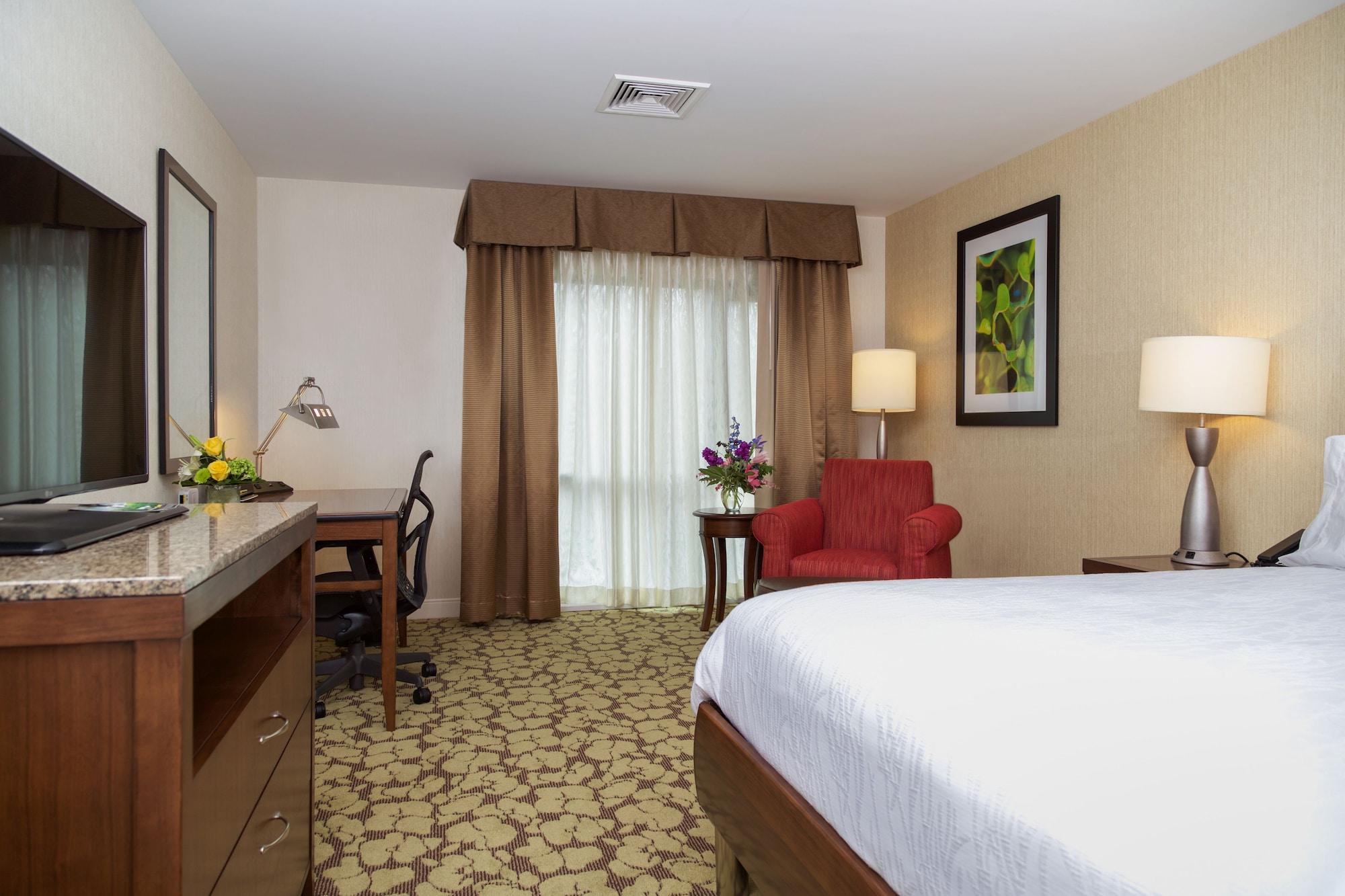 Hilton Garden Inn Burlington Downtown Экстерьер фото