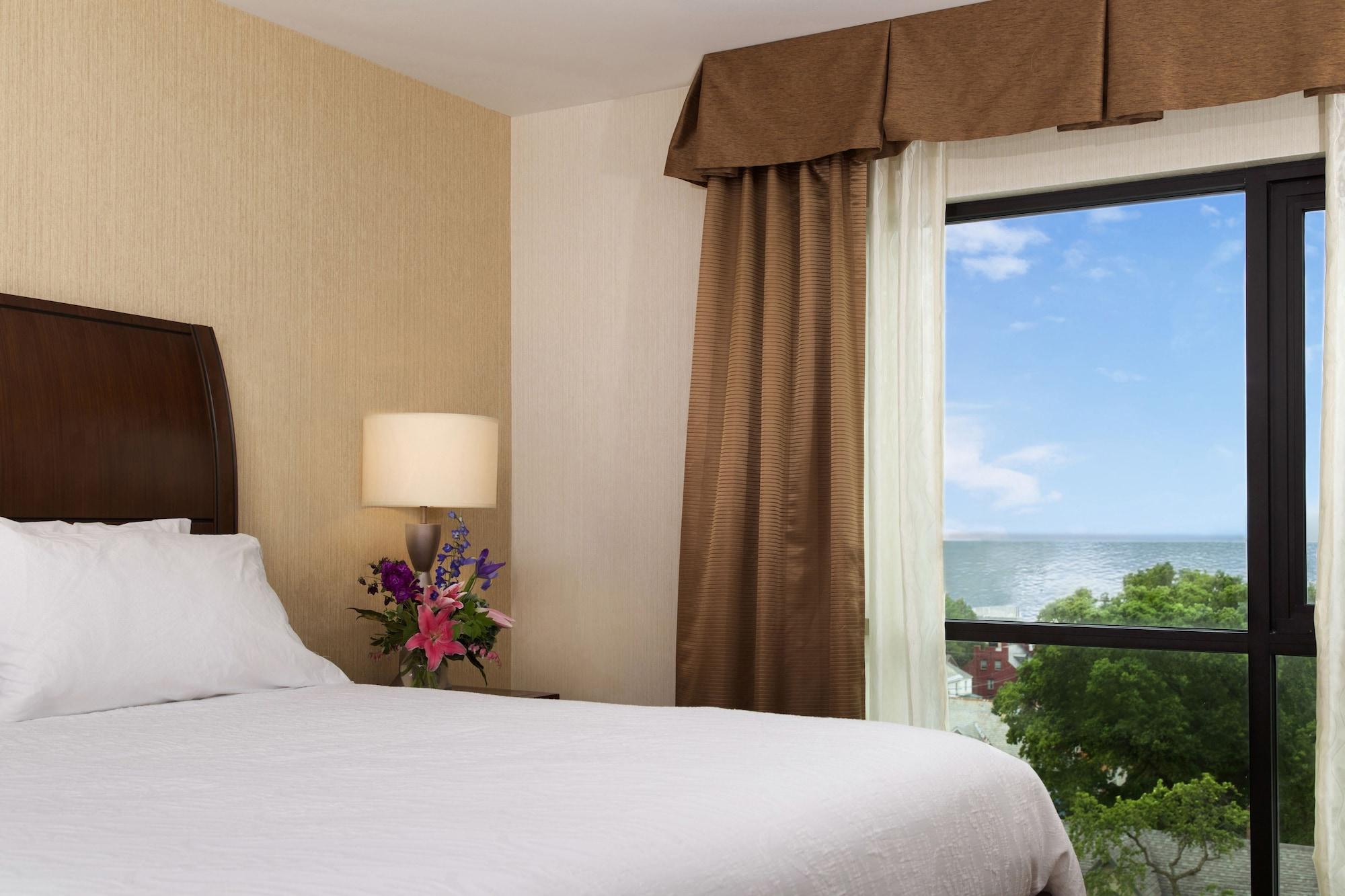 Hilton Garden Inn Burlington Downtown Экстерьер фото