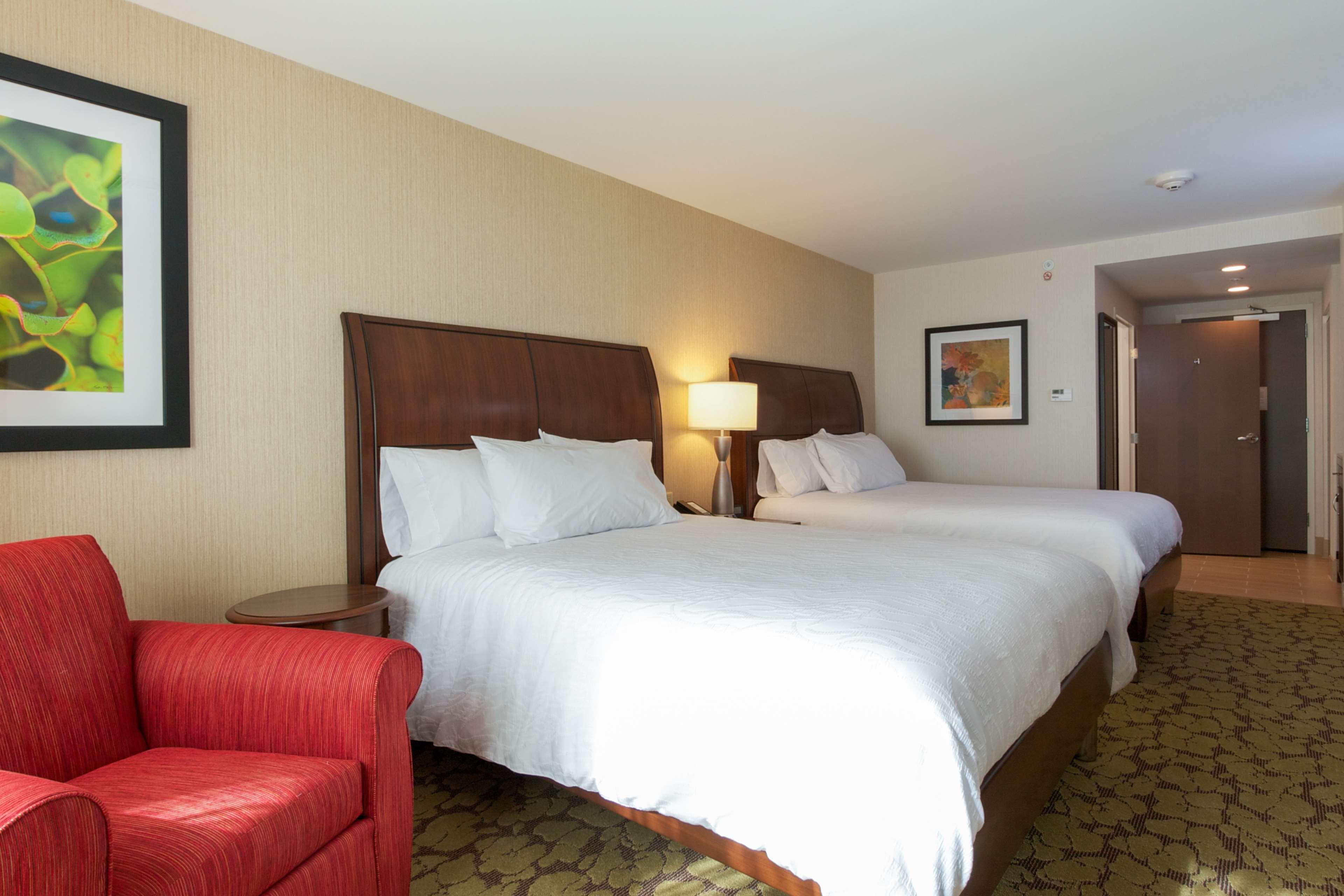 Hilton Garden Inn Burlington Downtown Экстерьер фото