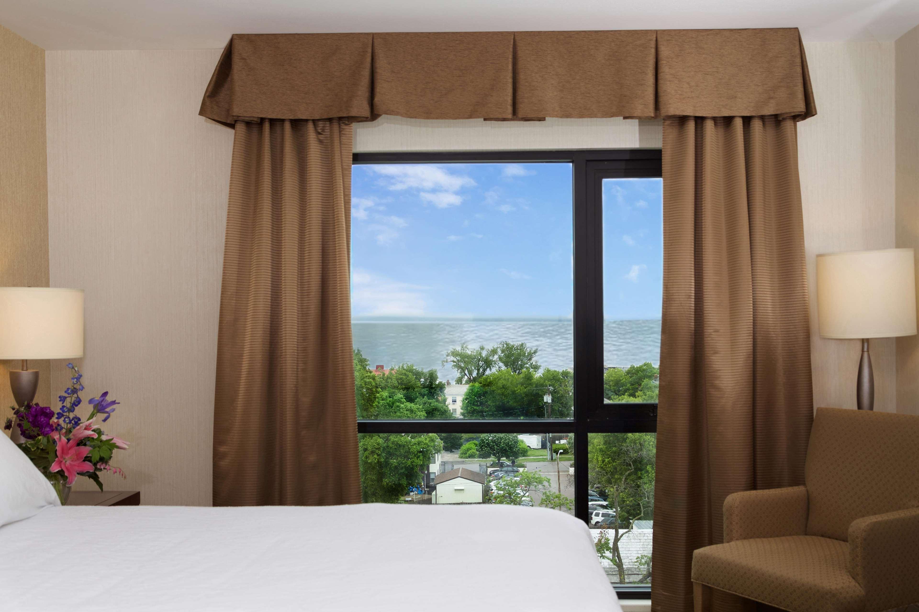 Hilton Garden Inn Burlington Downtown Экстерьер фото