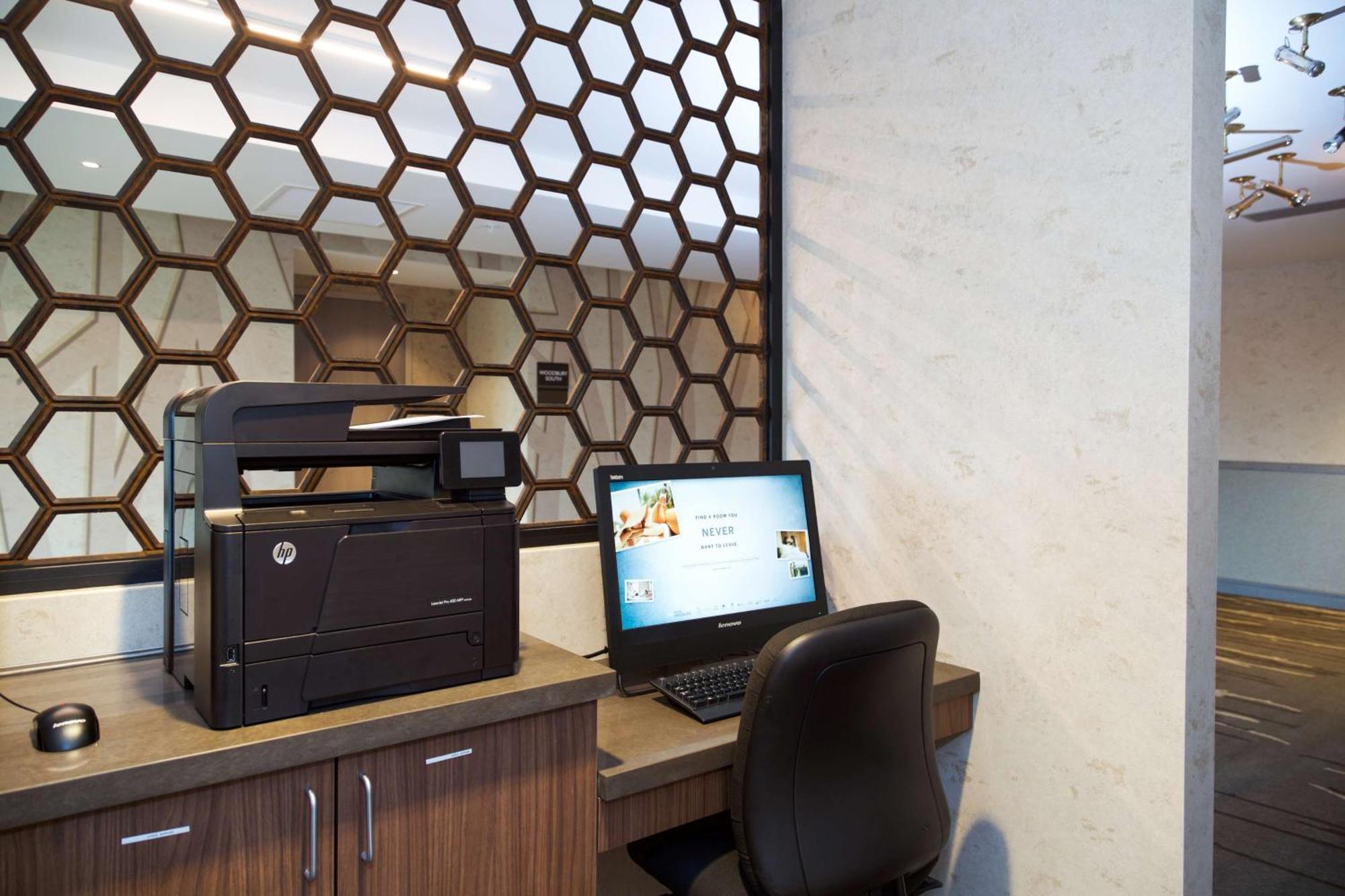 Hilton Garden Inn Burlington Downtown Экстерьер фото