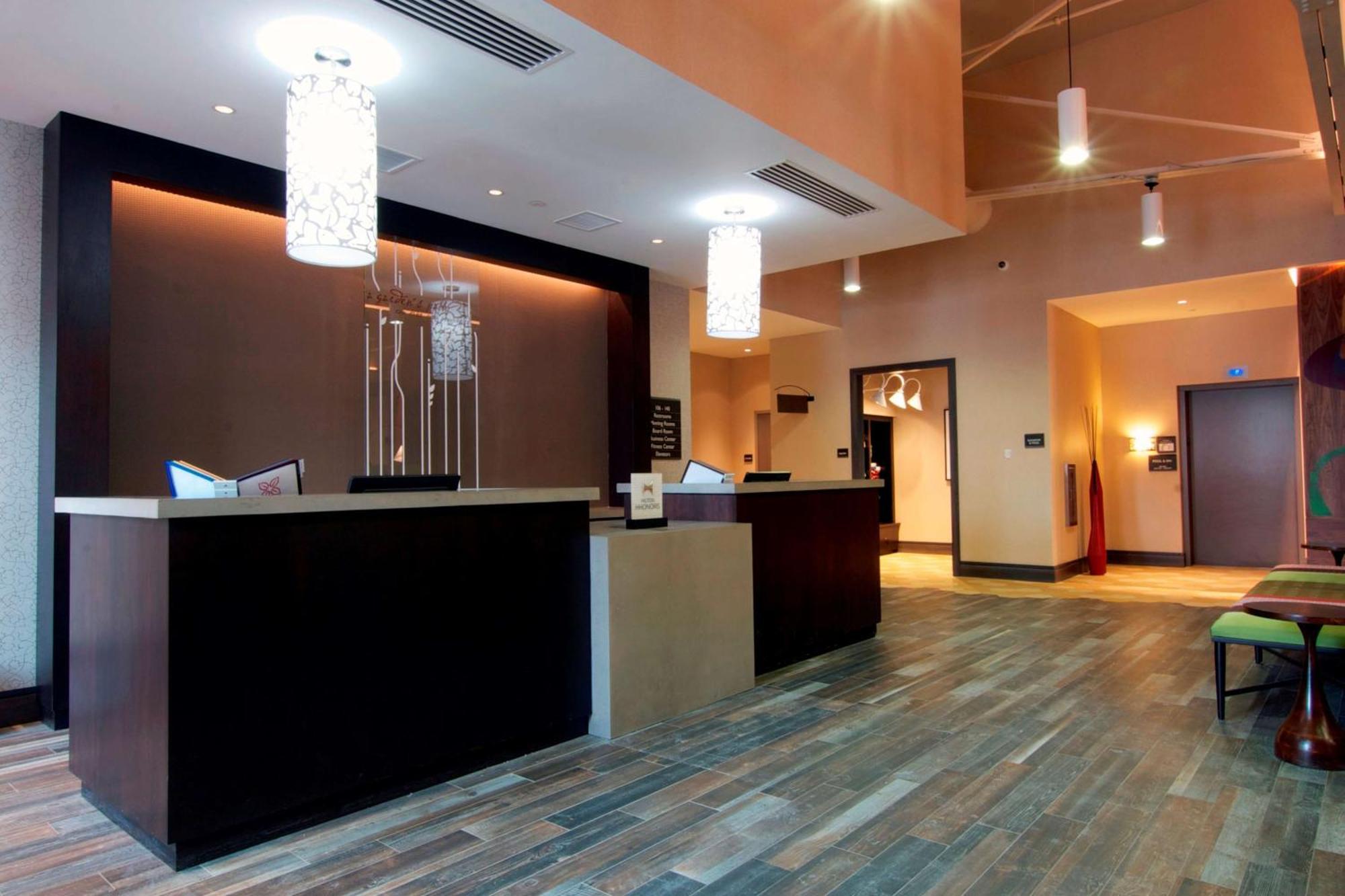 Hilton Garden Inn Burlington Downtown Экстерьер фото