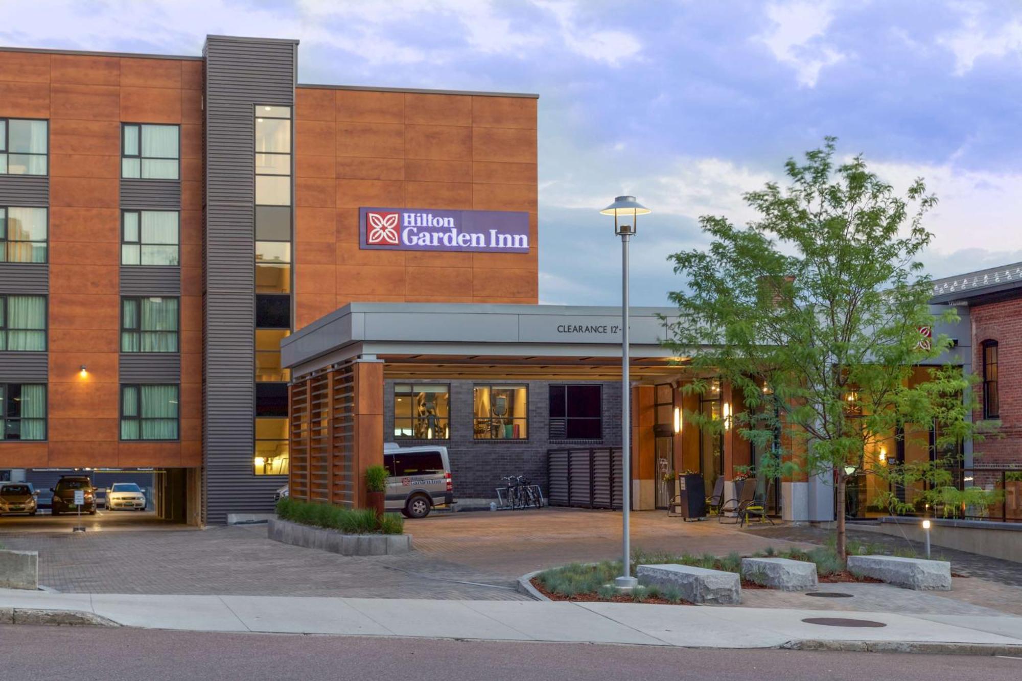 Hilton Garden Inn Burlington Downtown Экстерьер фото