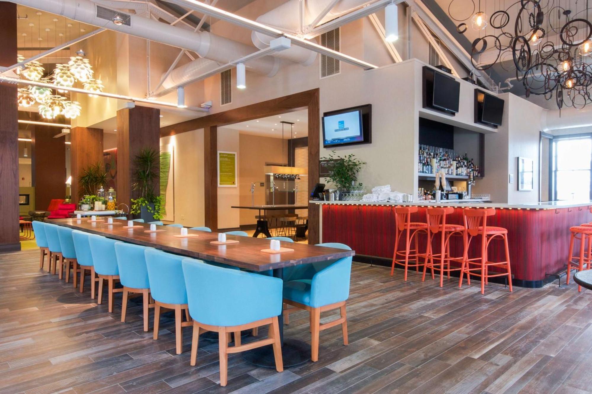 Hilton Garden Inn Burlington Downtown Экстерьер фото