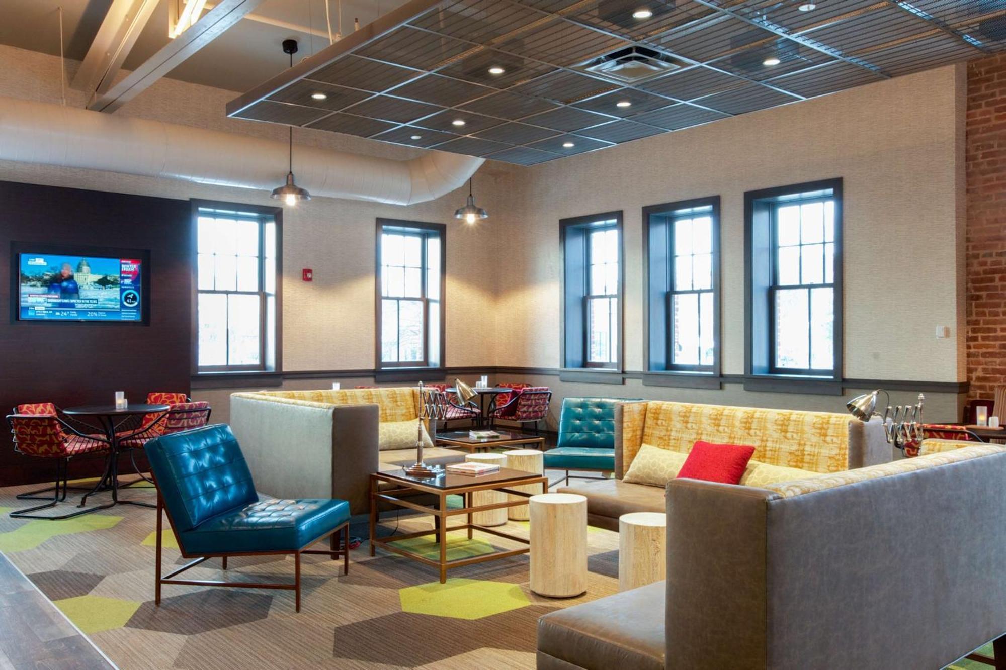 Hilton Garden Inn Burlington Downtown Экстерьер фото