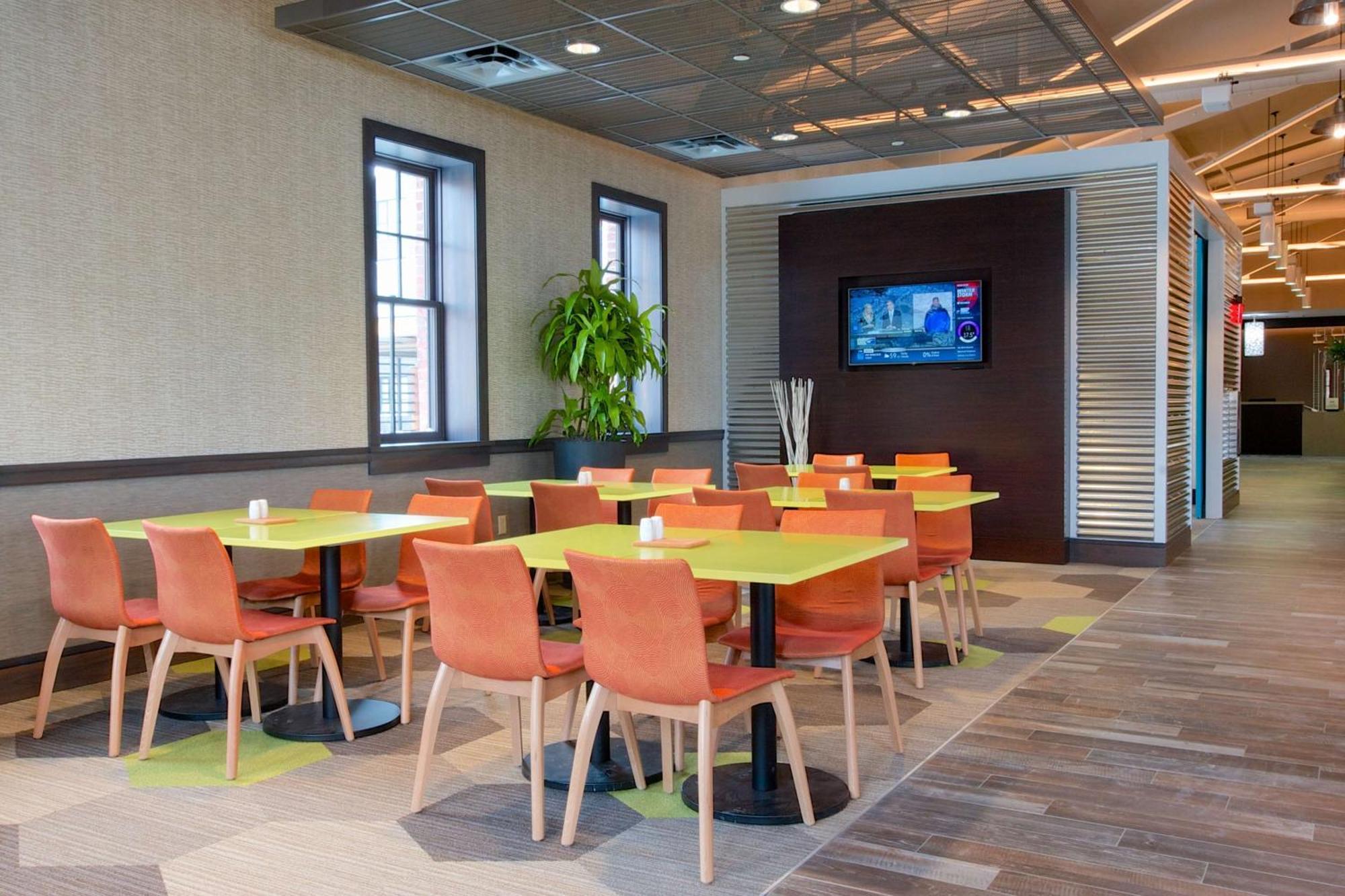 Hilton Garden Inn Burlington Downtown Экстерьер фото