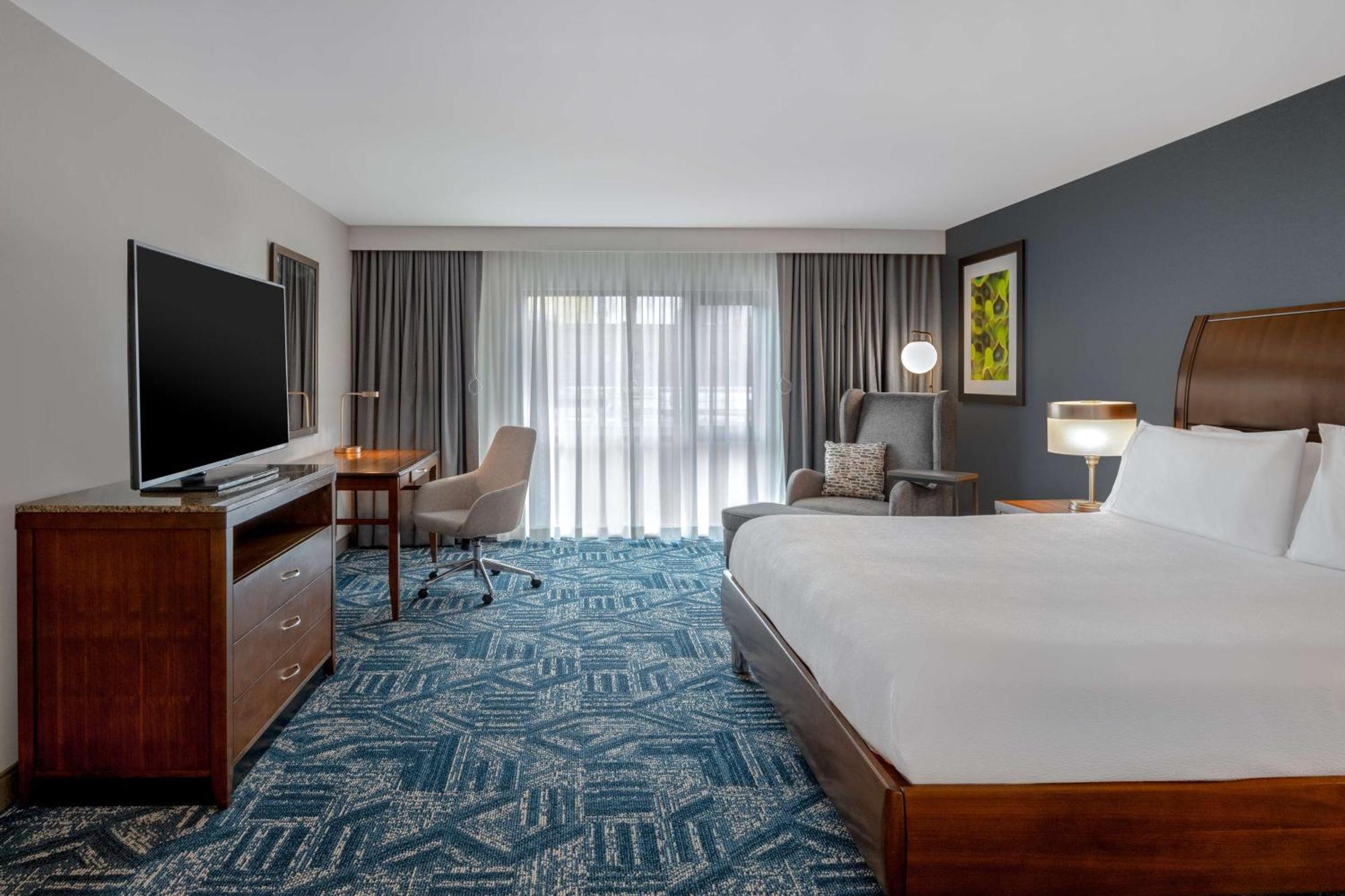 Hilton Garden Inn Burlington Downtown Экстерьер фото