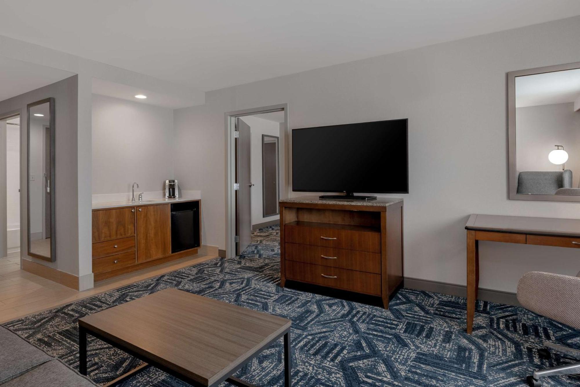 Hilton Garden Inn Burlington Downtown Экстерьер фото