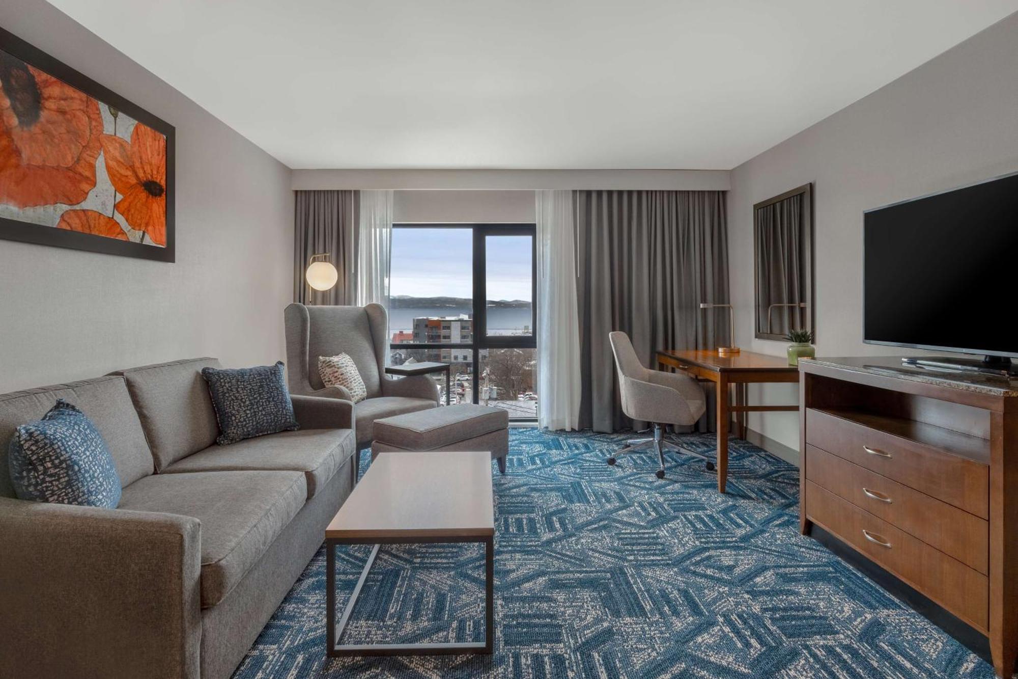 Hilton Garden Inn Burlington Downtown Экстерьер фото
