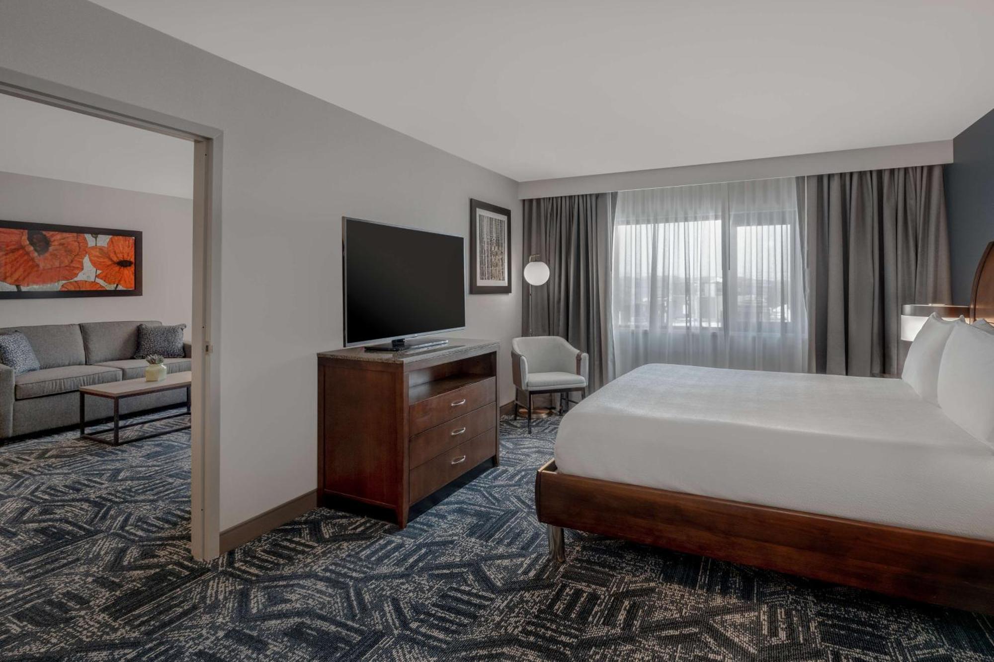 Hilton Garden Inn Burlington Downtown Экстерьер фото