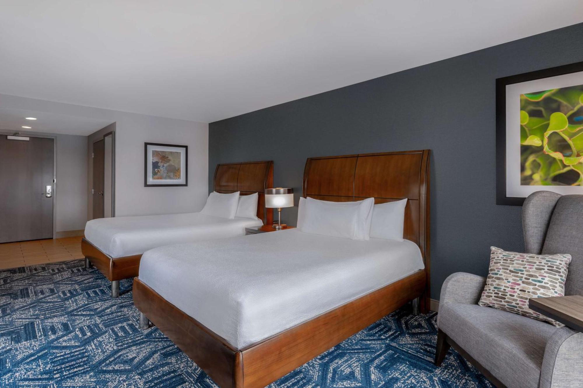 Hilton Garden Inn Burlington Downtown Экстерьер фото