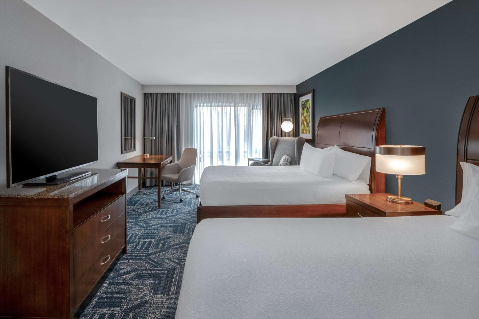 Hilton Garden Inn Burlington Downtown Экстерьер фото