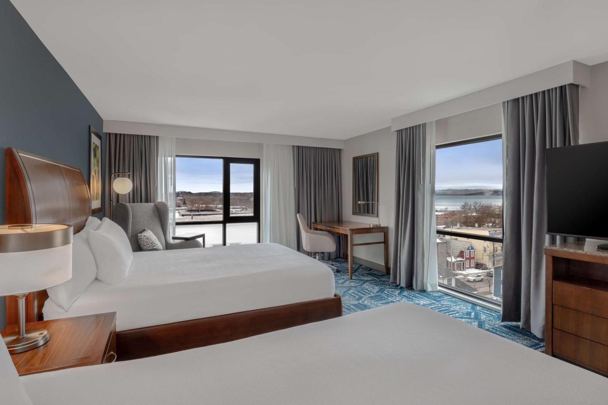 Hilton Garden Inn Burlington Downtown Экстерьер фото