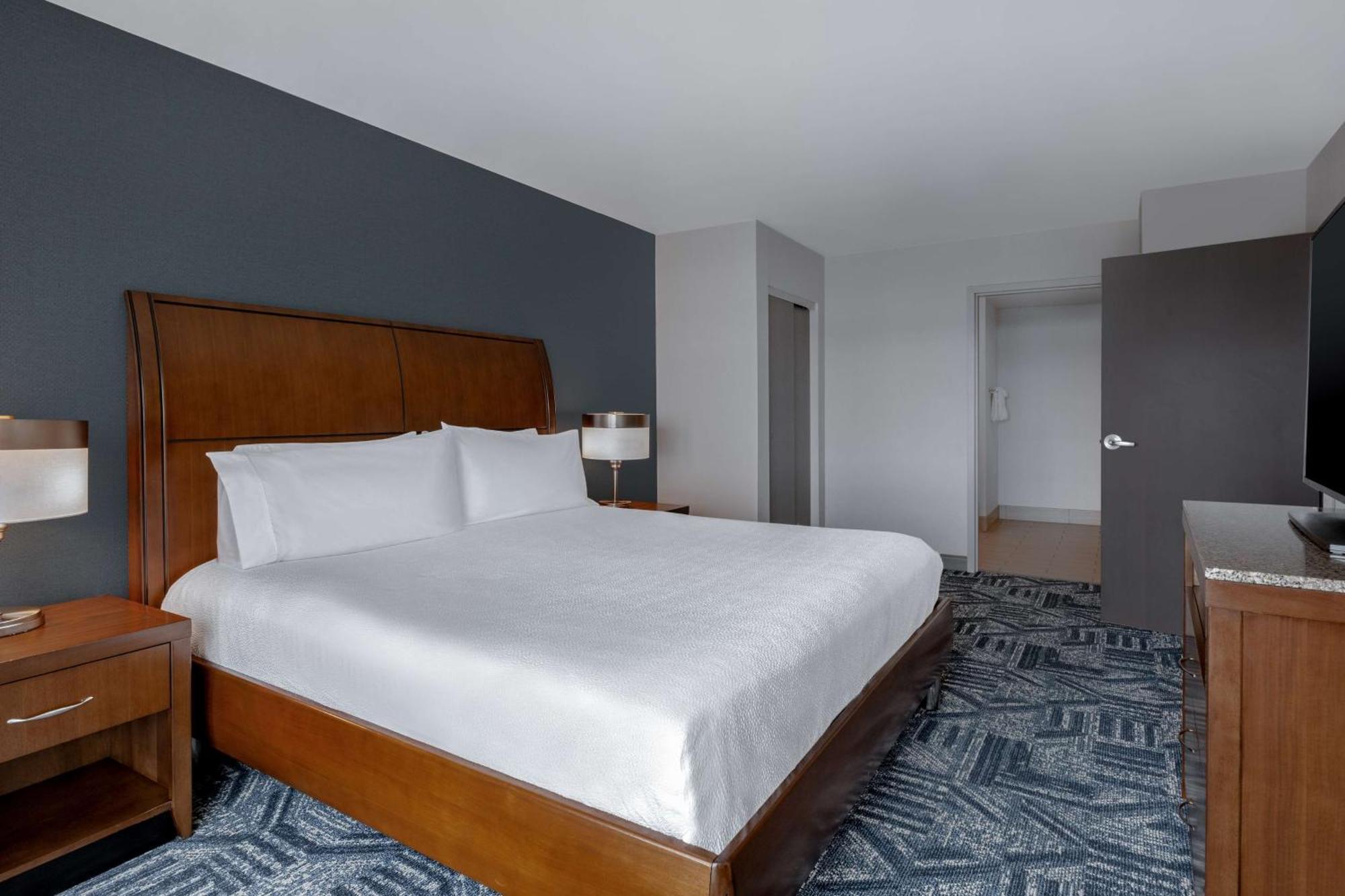 Hilton Garden Inn Burlington Downtown Экстерьер фото