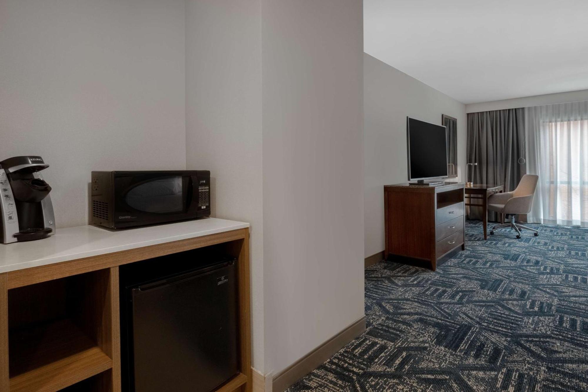 Hilton Garden Inn Burlington Downtown Экстерьер фото