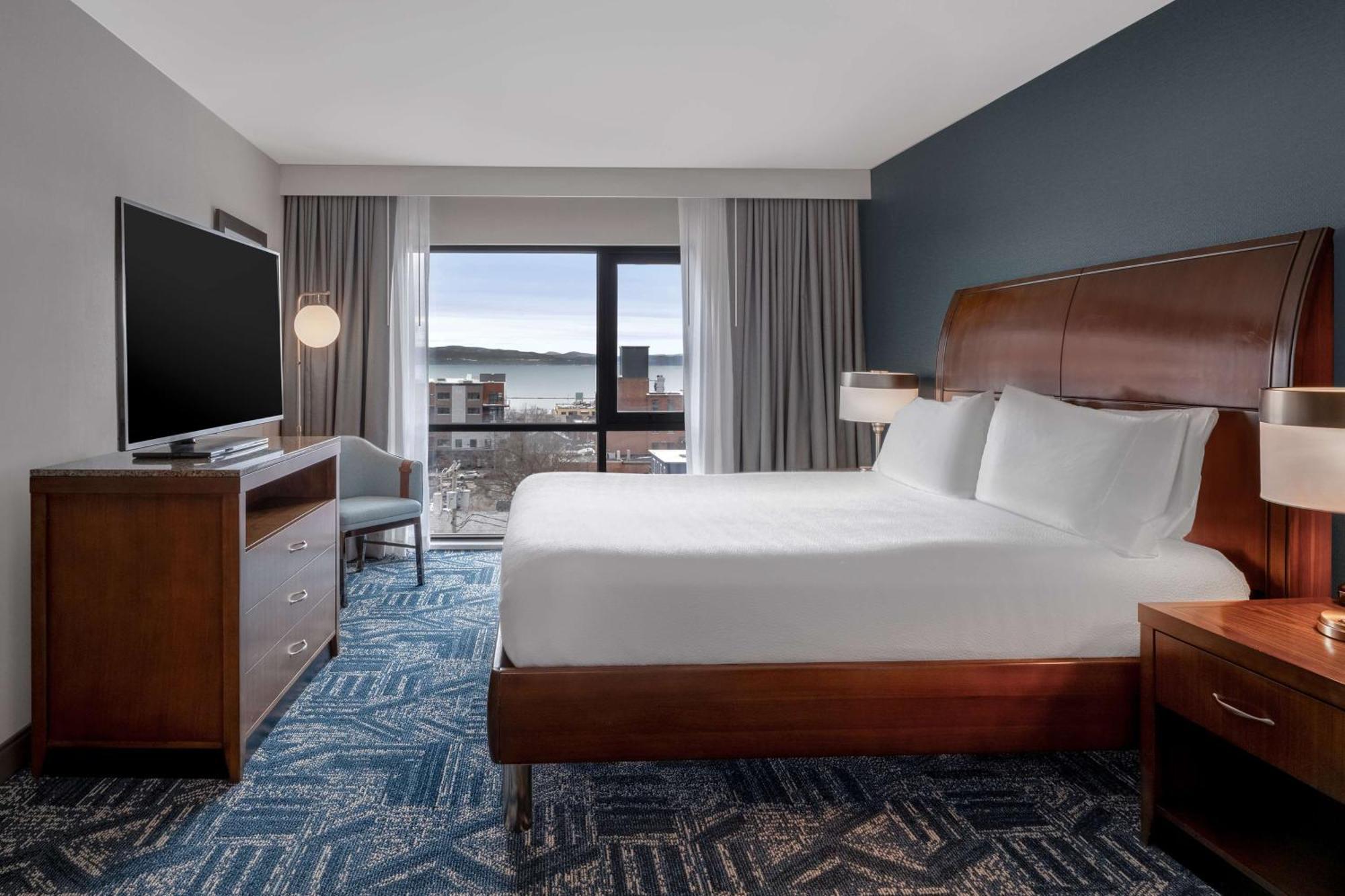 Hilton Garden Inn Burlington Downtown Экстерьер фото