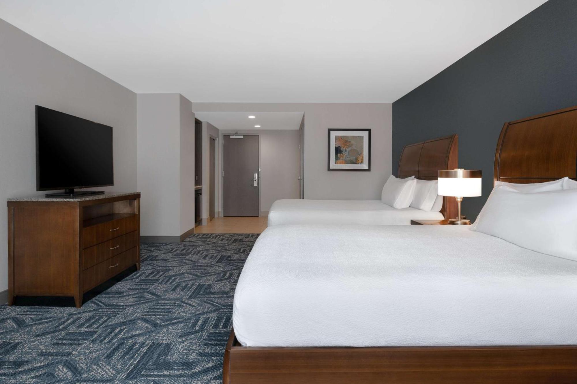 Hilton Garden Inn Burlington Downtown Экстерьер фото