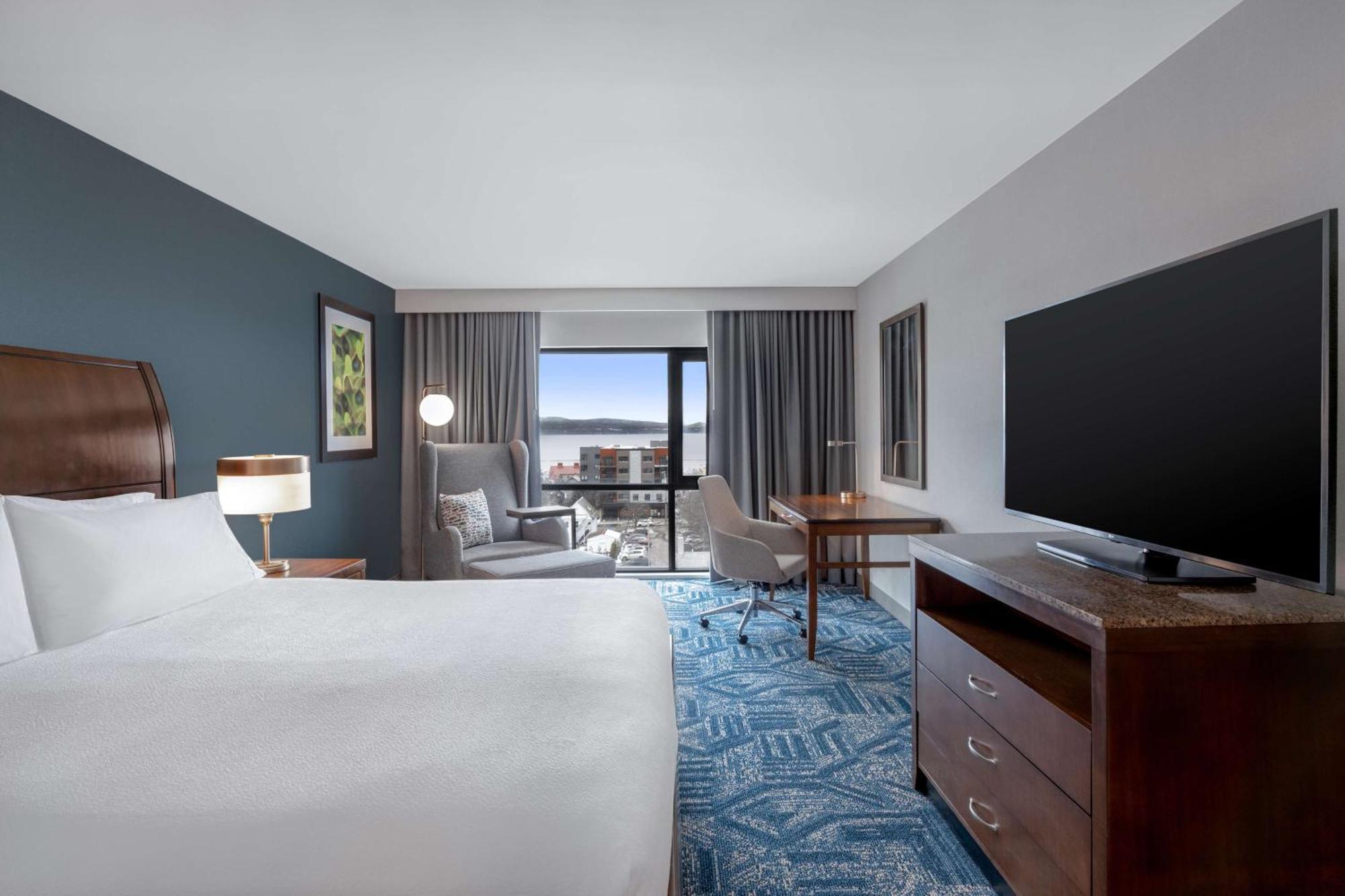 Hilton Garden Inn Burlington Downtown Экстерьер фото