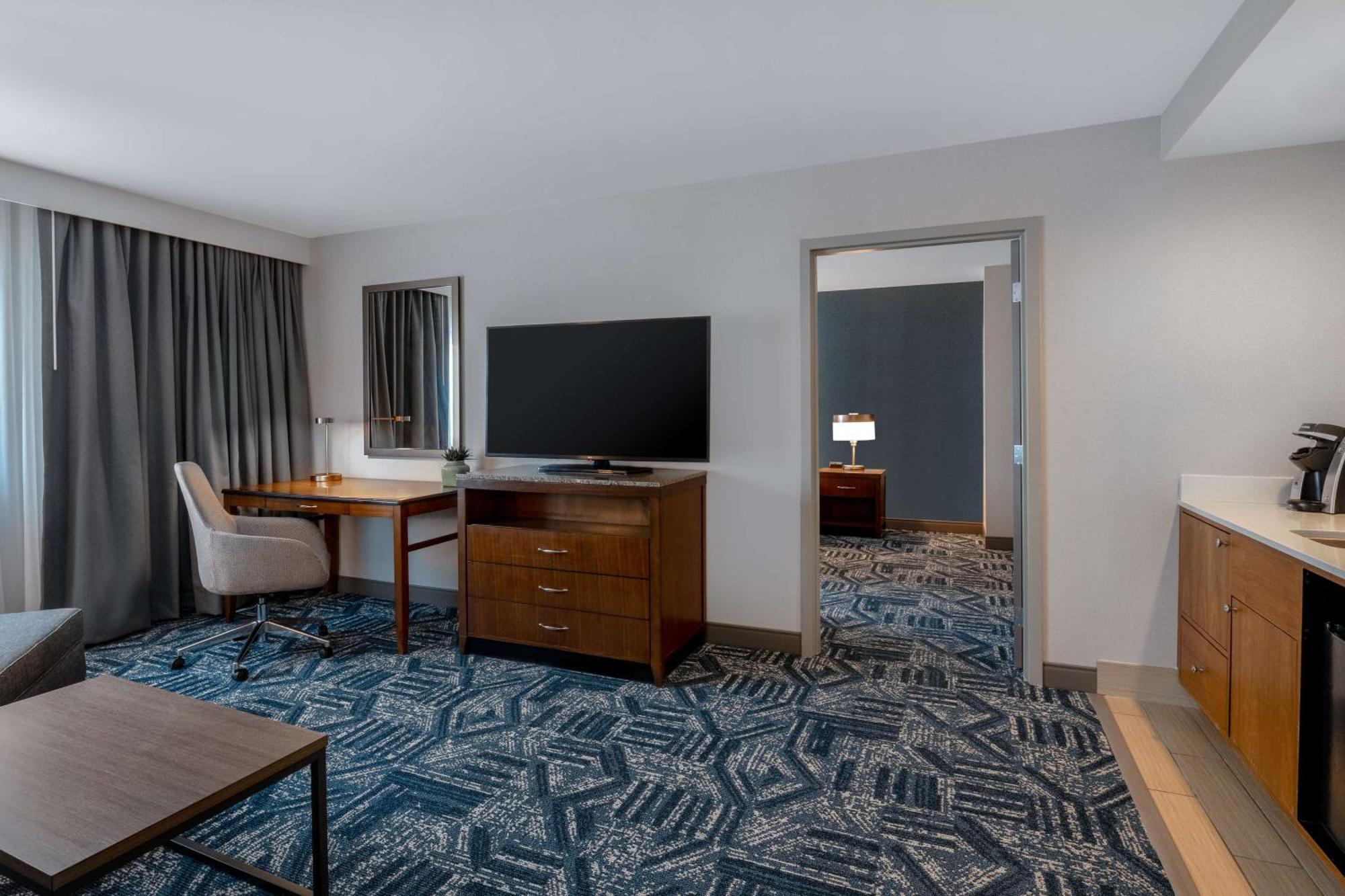 Hilton Garden Inn Burlington Downtown Экстерьер фото