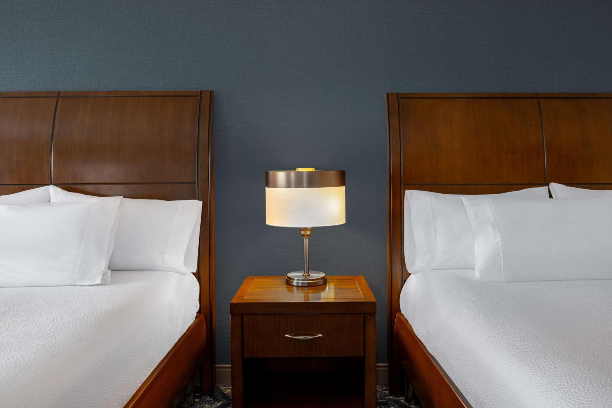 Hilton Garden Inn Burlington Downtown Экстерьер фото