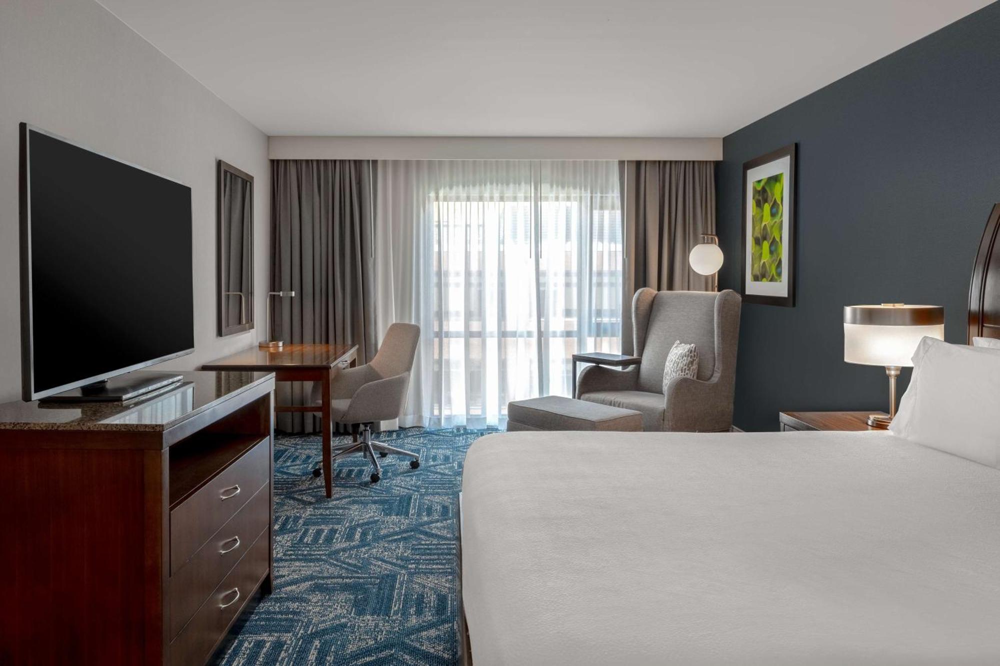 Hilton Garden Inn Burlington Downtown Экстерьер фото