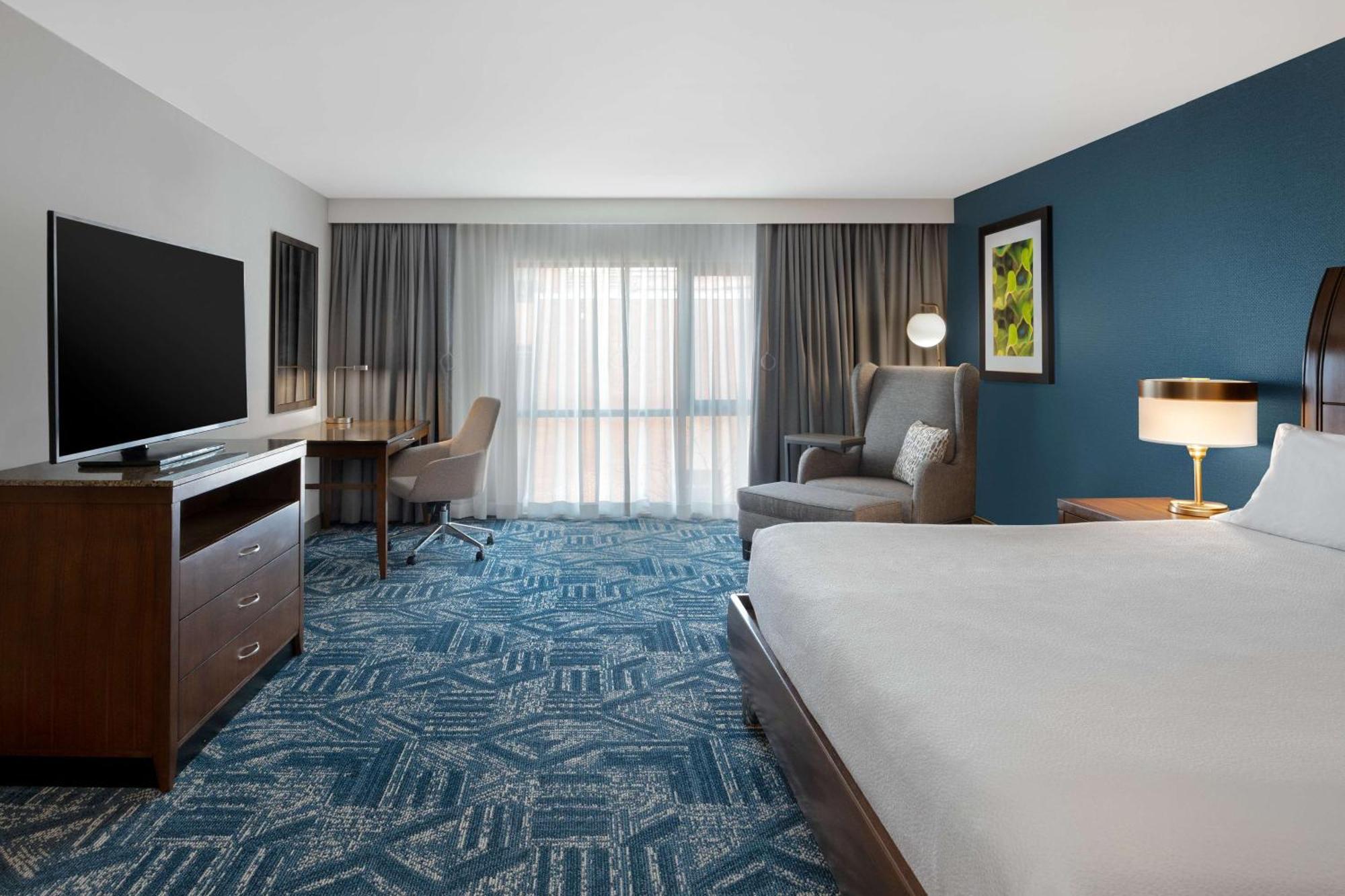 Hilton Garden Inn Burlington Downtown Экстерьер фото