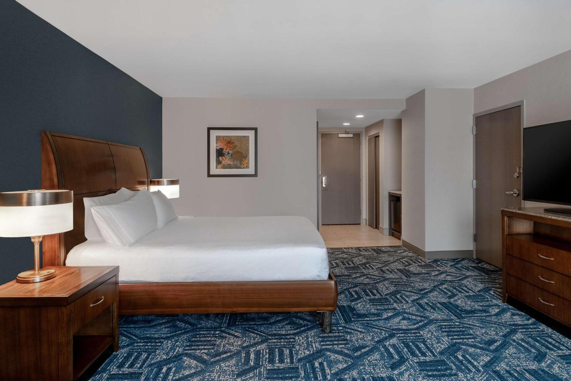 Hilton Garden Inn Burlington Downtown Экстерьер фото